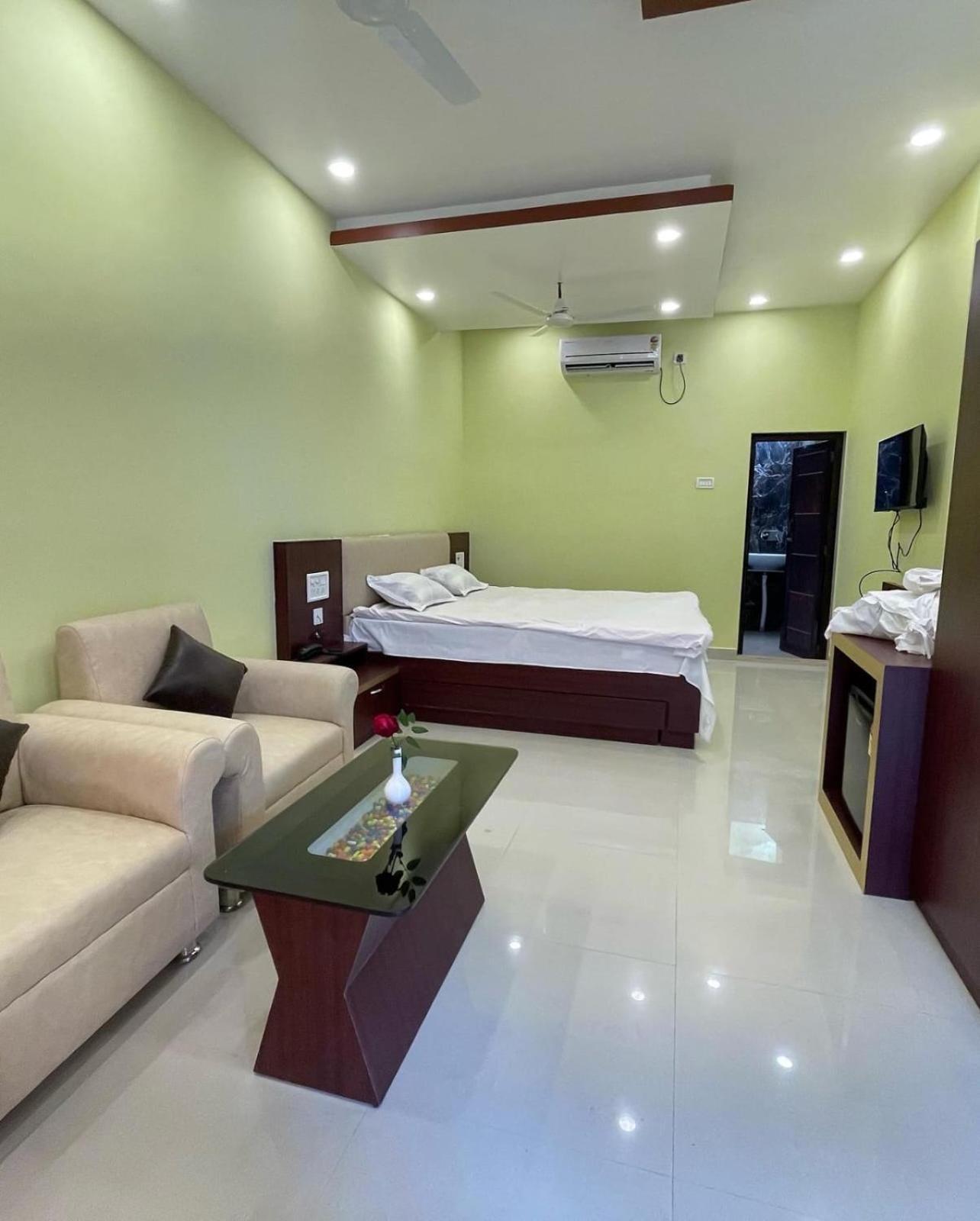 Golden View Resort And Restaurant Tajpur エクステリア 写真