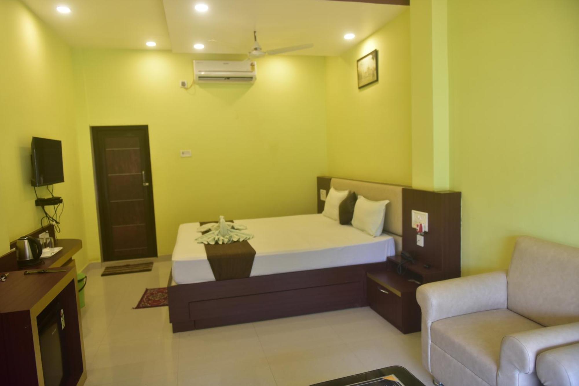 Golden View Resort And Restaurant Tajpur エクステリア 写真